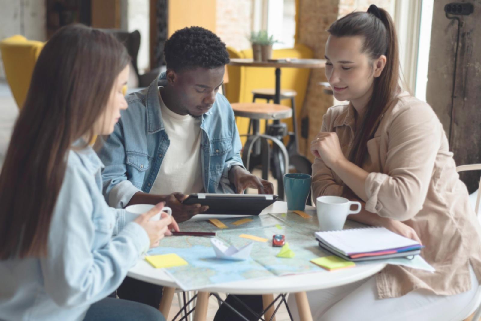Tableau de bord financier avec graphiques et données